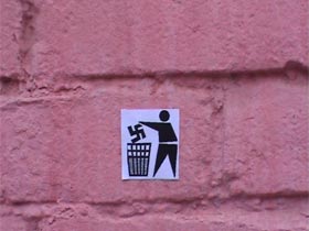 Антифа-стикер. Фото с сайта livejournal.com Антифа-стикер. Фото с сайта livejournal.com