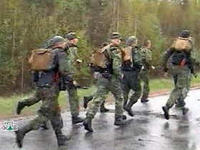 Федералы в Чечне. Кадр НТВ (с) Федералы в Чечне. Кадр НТВ (с)
