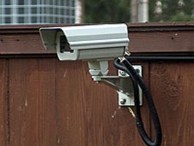 Камера видеонаблюдения. Фото с сайта avsale.ru (c) Камера видеонаблюдения. Фото с сайта avsale.ru (c)