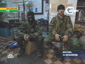 Боевики на Дубровке. Кадр НТВ Боевики на Дубровке. Кадр НТВ