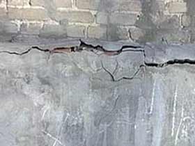 Здание Центрального телеграфа дало трещину Здание Центрального телеграфа дало трещину