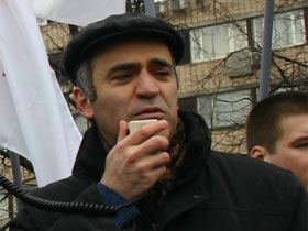 Гарри Каспаров  на митинге. Фото Александры Тужилиной (каспаров.Ru) Гарри Каспаров  на митинге. Фото Александры Тужилиной (каспаров.Ru)