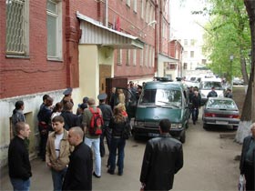 Около здания Тверского суда. Фото Каспарова.Ru Около здания Тверского суда. Фото Каспарова.Ru