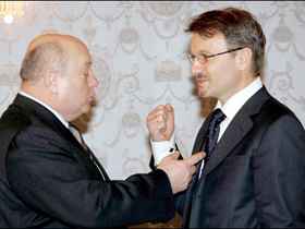 Михаил Фрадков и Герман Греф. Фото ЕРА (С) Михаил Фрадков и Герман Греф. Фото ЕРА (С)