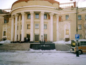 ДК Кирова. г. Мурманск. Фото с сайта alexey-goman.ru ДК Кирова. г. Мурманск. Фото с сайта alexey-goman.ru