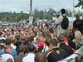 Митинг в Кондопоге. Кадр ГТРК "Карелия" (с) Митинг в Кондопоге. Кадр ГТРК "Карелия" (с)