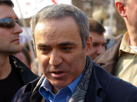 Гарри Каспаров на марше "Защитим Москву". Фото Станислава Решетнева Гарри Каспаров на марше "Защитим Москву". Фото Станислава Решетнева