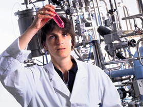 Ученый с пробиркой. Фото: 2france.ru Ученый с пробиркой. Фото: 2france.ru