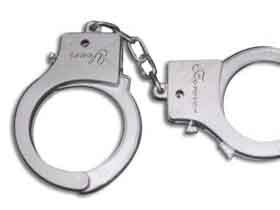 Наручники. фото с сайта www.chechnya.ru Наручники. фото с сайта www.chechnya.ru