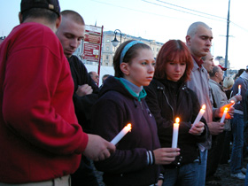 В память о погибших в Кондопоге. Фото: Каспаров.Ru В память о погибших в Кондопоге. Фото: Каспаров.Ru