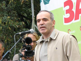 Гарри Каспаров на марше "Защитим Петербург". Фото dreamy-zombie.livejournal.com Гарри Каспаров на марше "Защитим Петербург". Фото dreamy-zombie.livejournal.com