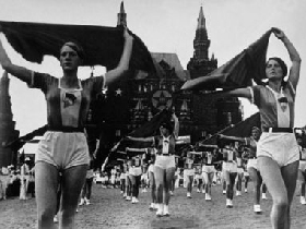 Физкультурный парад. Фото с сайта www.ivanovoweb.ru Физкультурный парад. Фото с сайта www.ivanovoweb.ru