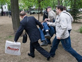 Задержание на "Марше несогласных" в Москве 6 мая. Фото с сайта drugoi.livejournal.com Задержание на "Марше несогласных" в Москве 6 мая. Фото с сайта drugoi.livejournal.com