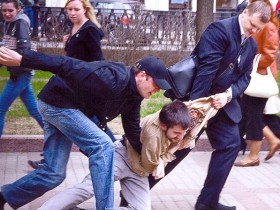 Задержание на "Марше несогласных" в Москве 6 мая. Фото Собкор®ru. Задержание на "Марше несогласных" в Москве 6 мая. Фото Собкор®ru.