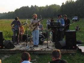 Рок-концерт в защиту Химкинского леса, группа "Новые дни". Фото: ecmo.ru Рок-концерт в защиту Химкинского леса, группа "Новые дни". Фото: ecmo.ru