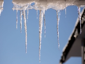 Сосульки. Фото с сайта: andrey.fotoplex.ru Сосульки. Фото с сайта: andrey.fotoplex.ru