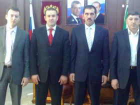 Магомед Хазбиев, Муса Плиев, Юнус-Бек Евкуров, Макшарип Аушев. Фото: ingushetia.org Магомед Хазбиев, Муса Плиев, Юнус-Бек Евкуров, Макшарип Аушев. Фото: ingushetia.org