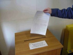 Послание губернатору, Фото Лидии Чуриковой, Каспаров.Ru Послание губернатору, Фото Лидии Чуриковой, Каспаров.Ru