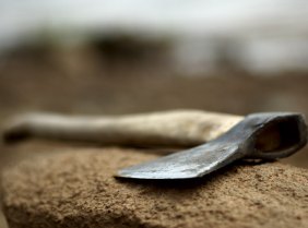 Топор. Фото: http://talks.mark-itt.ru Топор. Фото: http://talks.mark-itt.ru