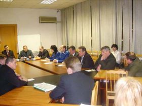 Встреча чиновников и жильцов общежитий, фото Ивана Измайлова, Каспаров.Ru Встреча чиновников и жильцов общежитий, фото Ивана Измайлова, Каспаров.Ru