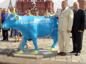 Сергей Абельцев, Владимир Жириновский, корова, фото http://www.abeltsev.ru Сергей Абельцев, Владимир Жириновский, корова, фото http://www.abeltsev.ru