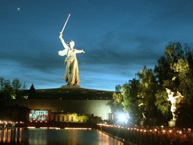 Мамаев курган. Монумент "Родина-мать зовет!". Фото Каспаров.Ru Мамаев курган. Монумент "Родина-мать зовет!". Фото Каспаров.Ru