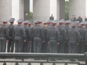 Менты. Фото: Софья Русова, Каспаров.Ru Менты. Фото: Софья Русова, Каспаров.Ru