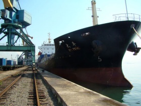 Находкинский морской торговый порт. Фото: с сайта nakhodka-city.ru Находкинский морской торговый порт. Фото: с сайта nakhodka-city.ru
