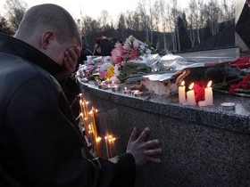 Шахта "Распадская", траур. Фото: AP Шахта "Распадская", траур. Фото: AP