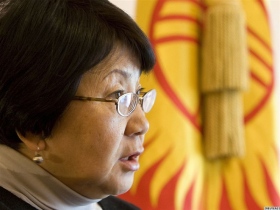 Роза Отунбаева. Фото с сайта www.gdb.rferl.org Роза Отунбаева. Фото с сайта www.gdb.rferl.org