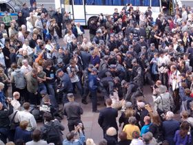 Акция у Гостиного двора 31 мая 2010. Фото Георгия Глазунова/Каспаров.Ru. Акция у Гостиного двора 31 мая 2010. Фото Георгия Глазунова/Каспаров.Ru.