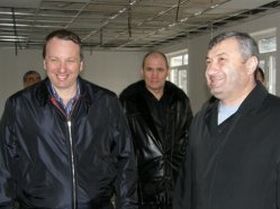 Вице губернатор Сергей Молчанский и Эдуард Кокойты. Фото с сайта osradio.ru Вице губернатор Сергей Молчанский и Эдуард Кокойты. Фото с сайта osradio.ru