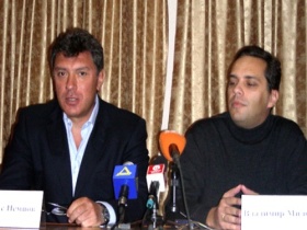 Борис Немцов и Владимир Милов. Фото с сайта www.newswe.com Борис Немцов и Владимир Милов. Фото с сайта www.newswe.com