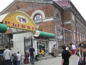 Центральный рынок Владикавказа. Фото с сайта: ullutau2004.by.ru Центральный рынок Владикавказа. Фото с сайта: ullutau2004.by.ru
