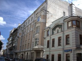 Малый Козихинский переулок. Фото пользователя andrey с сайта picasaweb.ru Малый Козихинский переулок. Фото пользователя andrey с сайта picasaweb.ru