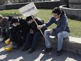 Артем Лоскутов на акции "Каскоимитатор". Фото с сайта kissmybabushka.com Артем Лоскутов на акции "Каскоимитатор". Фото с сайта kissmybabushka.com