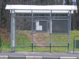 Автобусная остановка. Фото: www.news.mail.ru Автобусная остановка. Фото: www.news.mail.ru