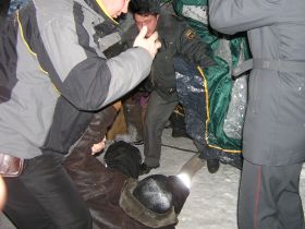 Разгон голодовки, фото Василия Поздеева,  Каспаров.Ru Разгон голодовки, фото Василия Поздеева,  Каспаров.Ru