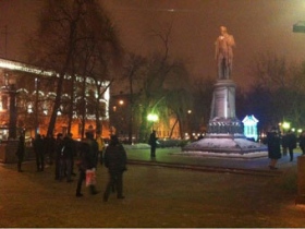 Чистые пруды, вечер 16 декабря 2010 года. Фото Ильи Варламова Чистые пруды, вечер 16 декабря 2010 года. Фото Ильи Варламова