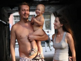 Олег Воротников с женой и сыном. Фото с сайта www.gdb.rferl.org Олег Воротников с женой и сыном. Фото с сайта www.gdb.rferl.org