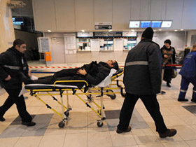 Жертва теракта в Домодедово. Фото РИА "Новости" Жертва теракта в Домодедово. Фото РИА "Новости"