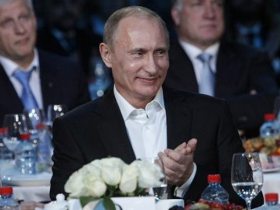 Владимир Путин на благотворительном концерте. Фото с сайта thenews.kz Владимир Путин на благотворительном концерте. Фото с сайта thenews.kz