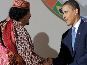 Муамар каддафи и Барак Обама. Фото с сайта www.segodnya.ua Муамар каддафи и Барак Обама. Фото с сайта www.segodnya.ua