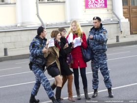 акция студенток МГУ.Фото с сайта: http: //twitpic.com акция студенток МГУ.Фото с сайта: http: //twitpic.com