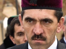 Юнус-Бек Евкуров. Фото с сайта saratovskaya-oblast.extra-m.ru Юнус-Бек Евкуров. Фото с сайта saratovskaya-oblast.extra-m.ru