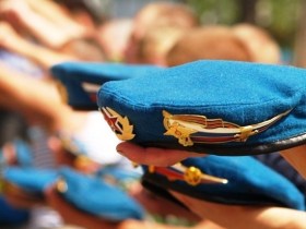 Береты служащих в воздушно-десантных войсках. Фото с сайта nntt.org Береты служащих в воздушно-десантных войсках. Фото с сайта nntt.org