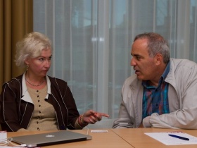 Кристийна Оюланд и Гарри Каспаров. Фото: Pilt.delfi.ee Кристийна Оюланд и Гарри Каспаров. Фото: Pilt.delfi.ee