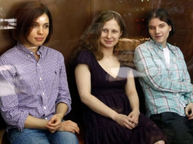 Pussy Riot в суде. Фото: guardian.co.uk Pussy Riot в суде. Фото: guardian.co.uk