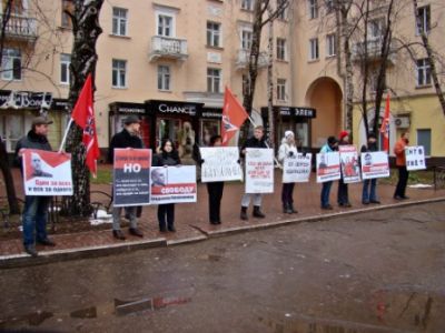 Пикет против политических репрессий в Пензе. Фото Виктора Шамаева Пикет против политических репрессий в Пензе. Фото Виктора Шамаева