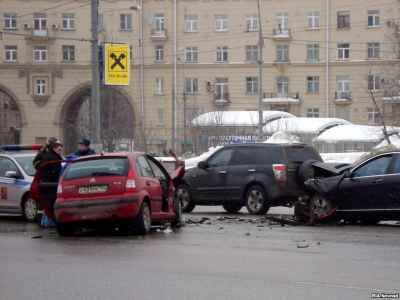 ДТП на Ленинском проспекте. Фото: svobodanews.ru ДТП на Ленинском проспекте. Фото: svobodanews.ru